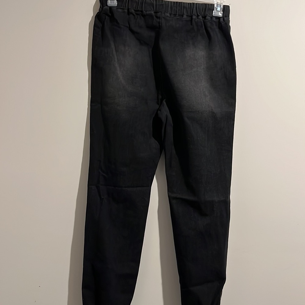Faded black distressed elastic waist jeans. Size 6. NWOT. - Picture 4 of 5